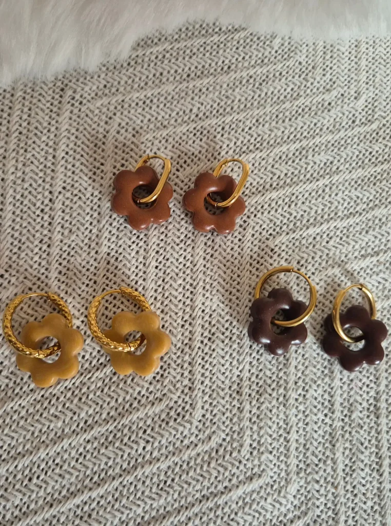 Trois paires de pampilles en argile polymère - modèle Soreia avec différentes créoles : rondes, rondes martelées et ovales