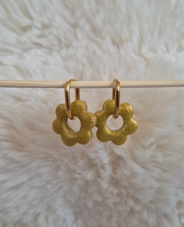 Paire de pampilles soreia doré pailletée sur créoles dorées en acier inoxydable